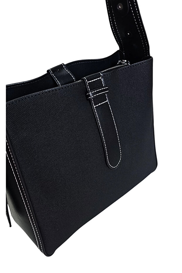 A distinctive, practical canvas bag - 2