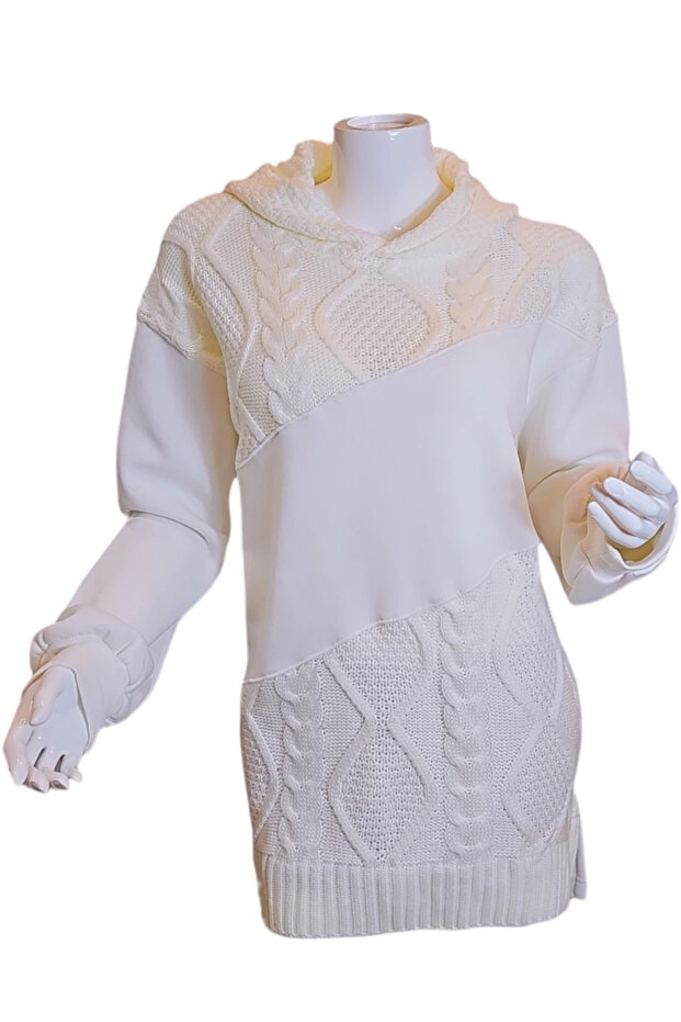 Warm knitted sweatshirt