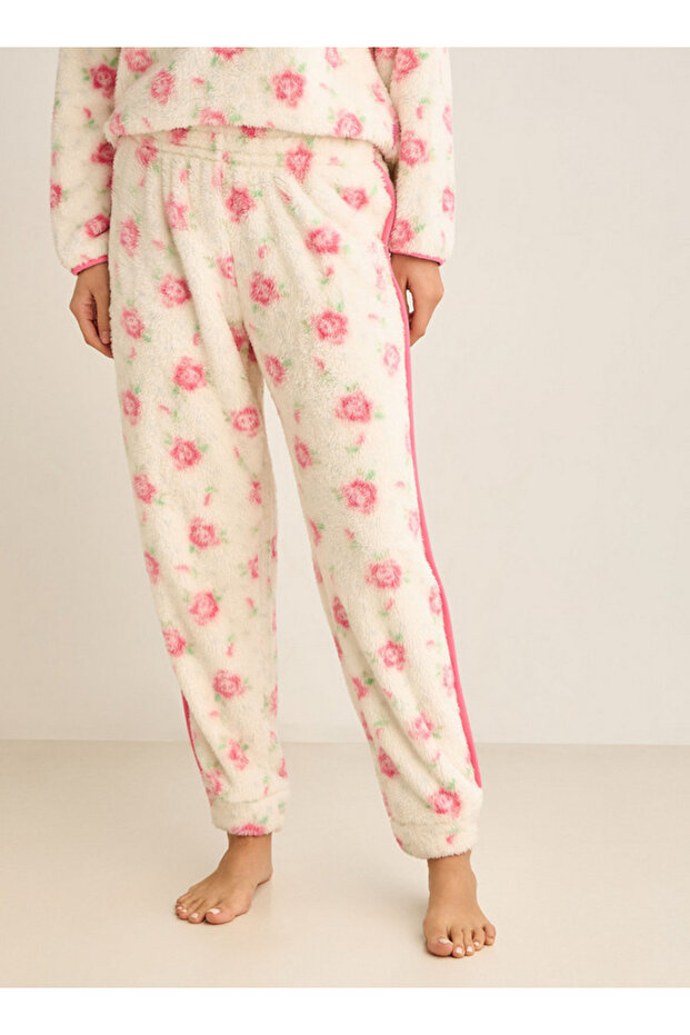 طقم بيجامة مع بلوزة وبنطال بأزرار - 4