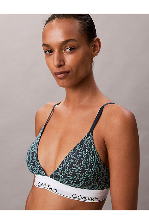 LIGHTLY LINED TRIANGLE - 2