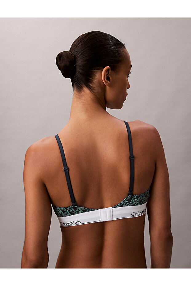 LIGHTLY LINED TRIANGLE - 4