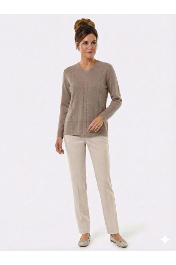 سترة محبوكة برقبة على شكل حرف V
