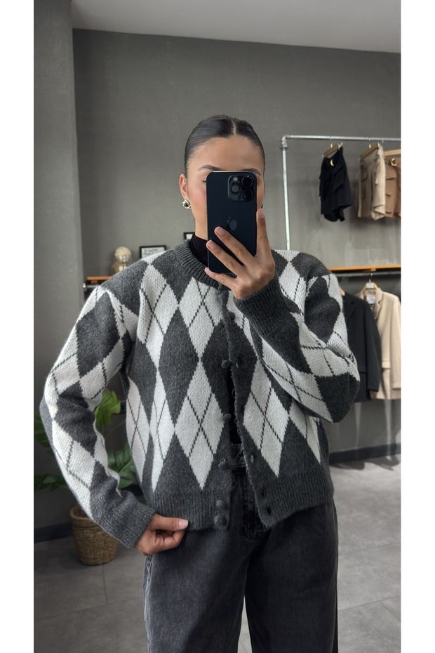 سترة منقوشة بالألماس - 4