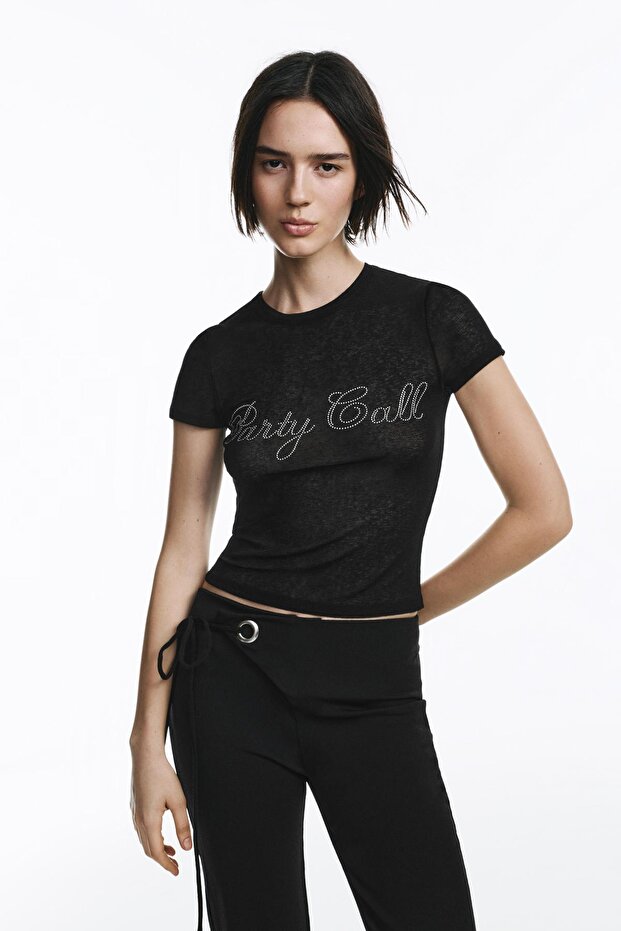 Siyah straslı yazılı t-shirt - 2