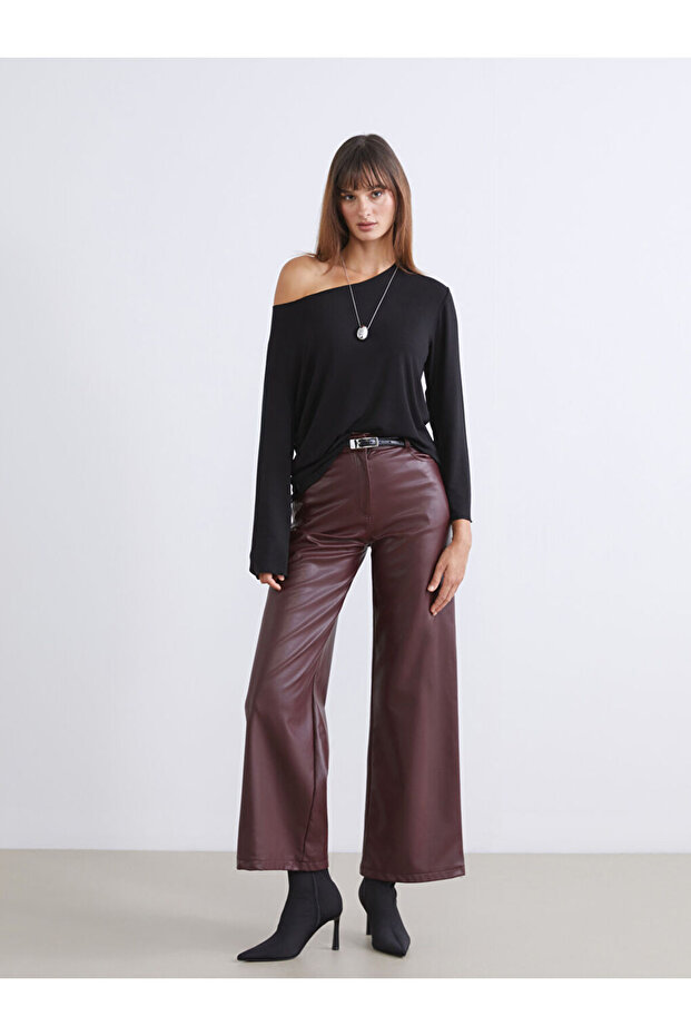 Esvab • Modern & Distinctive Relaxed Fit Women's Leather-Look Pants