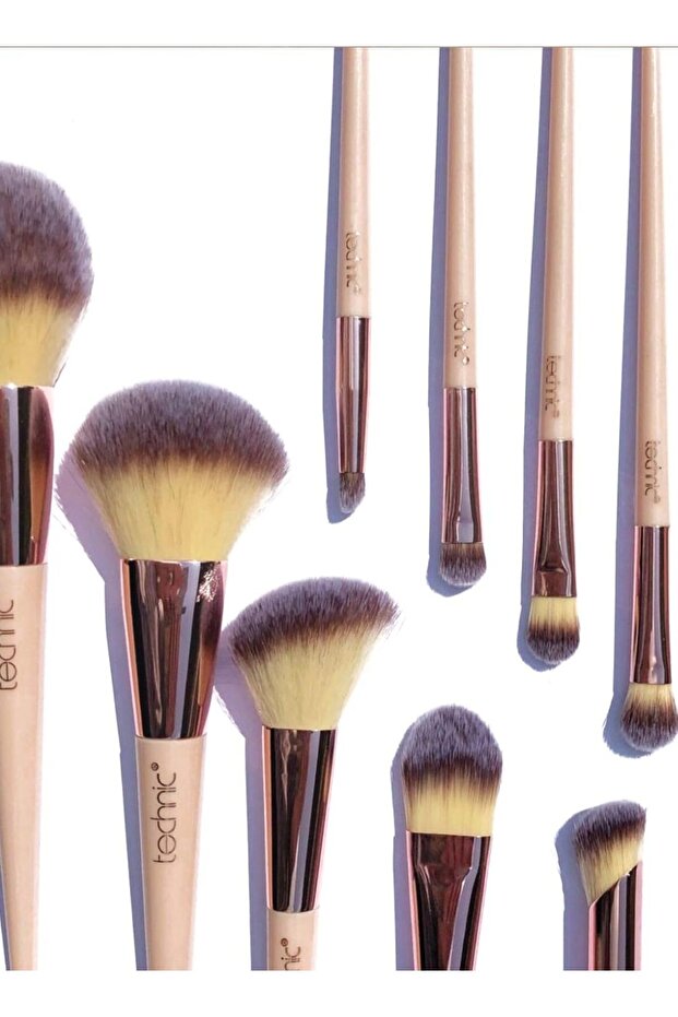 Smokey Eyeshadow Brush | Soft Blending Brush for Smokey Eye Looks | Vegan & Cruelty-Free - 3