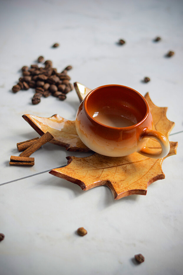 Handmade Tea and Coffee Cup Set with Sycamore and Laurel Leaf Figures