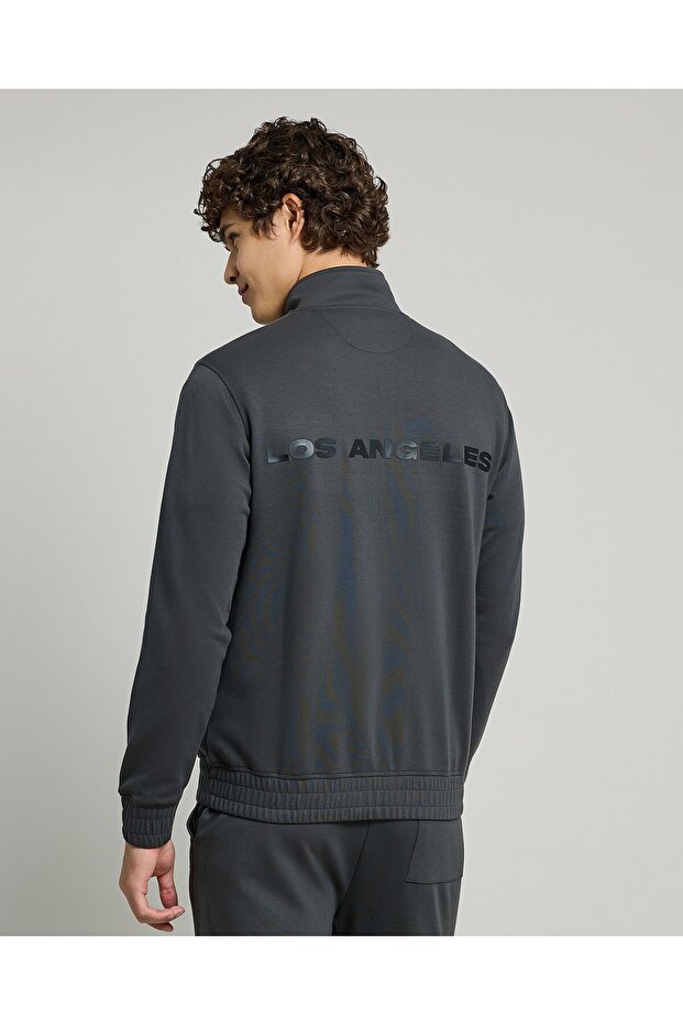 Solid Jacket With Zipper Closure - 6