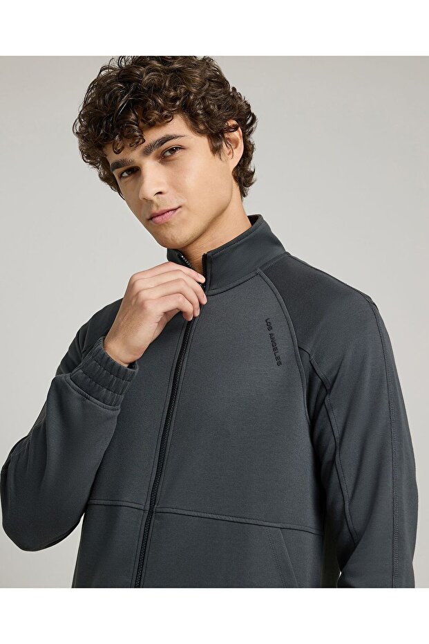 Solid Jacket With Zipper Closure - 4