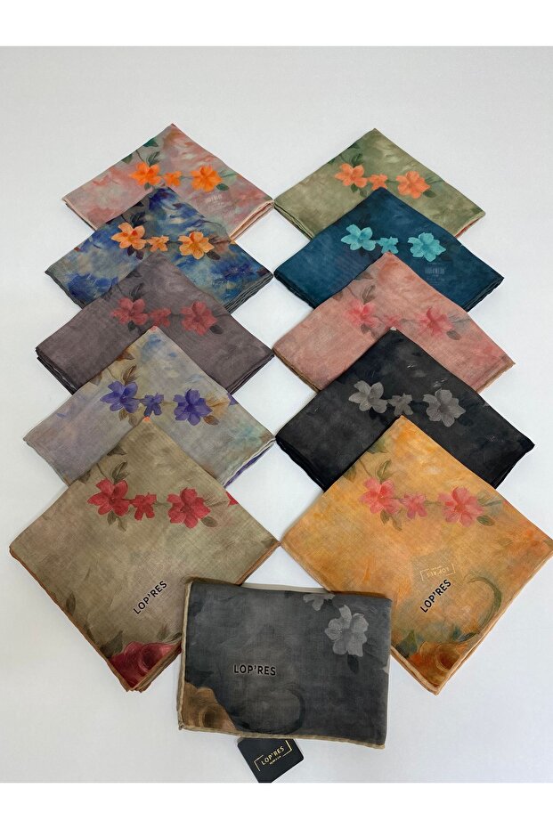 وشاح مربع منقوش بالزهور - 2