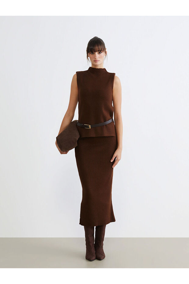 Esvab • Modern & Distinctive Slim Fit Slit Skirt