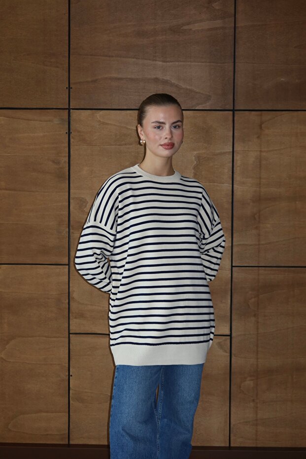 25034 Women's Oversized Striped Balloon Sleeve Long Sweater Navy Blue