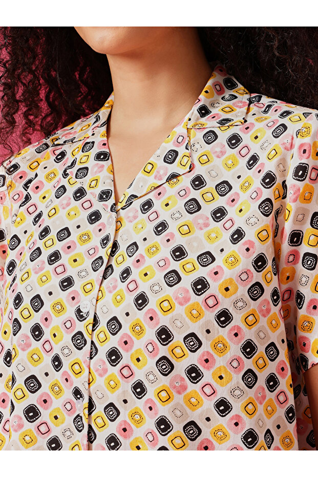 طقم قميص وشورت بأزرار بطبعة هندسية - 6