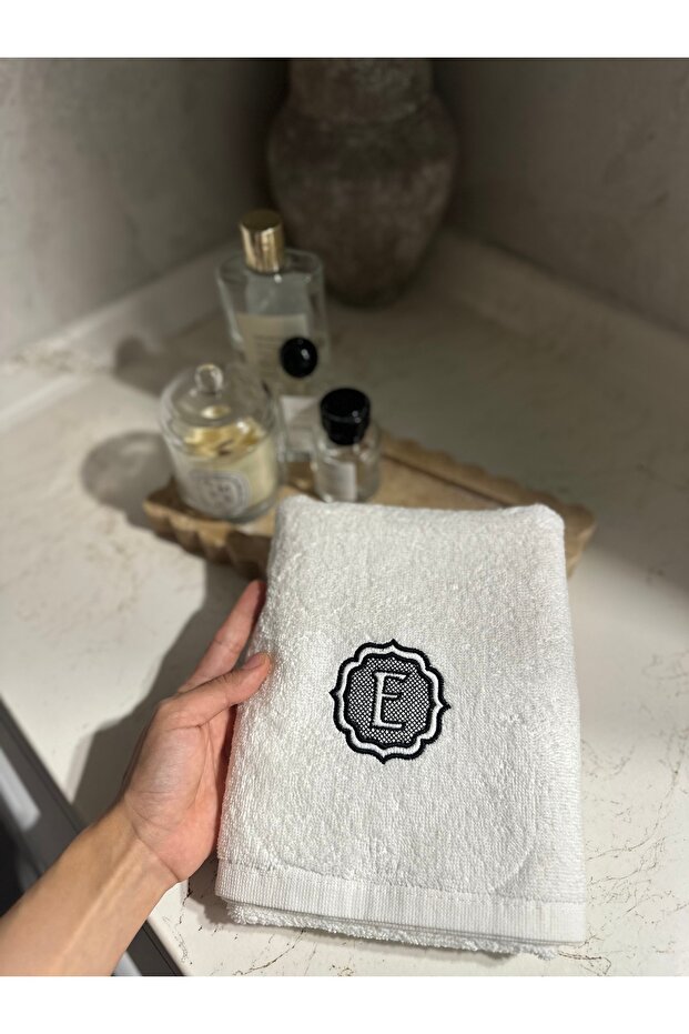 Monogram Nakışlı Havlu - 2