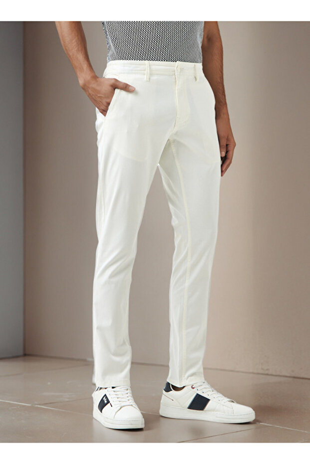 Men Slim Fit Wrinkle Free Flexi Waist Chinos