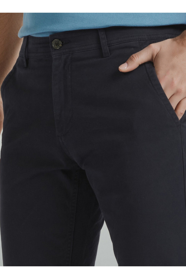 بنطال تشينو مع جيوب وأزرار للإغلاق - 4