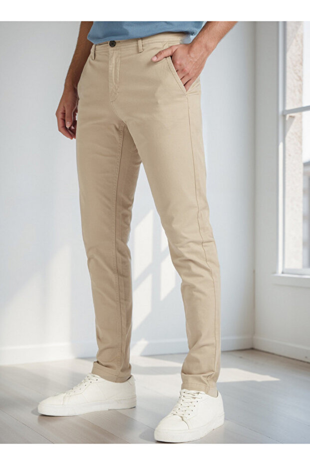 Chinos with Pockets and Button Closure - 1