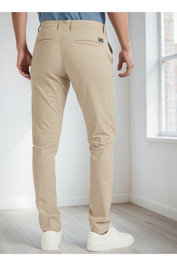 Chinos with Pockets and Button Closure - 3