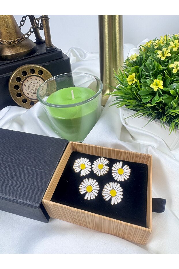 Daisy Patterned Button (5 Pieces)