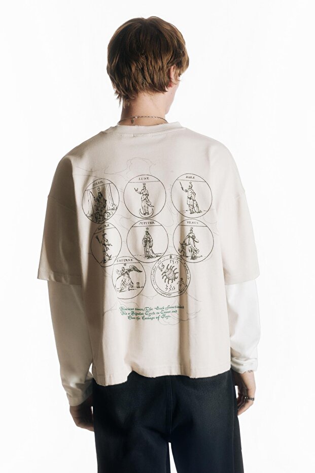 Çift kollu grafik baskılı tişört - 4