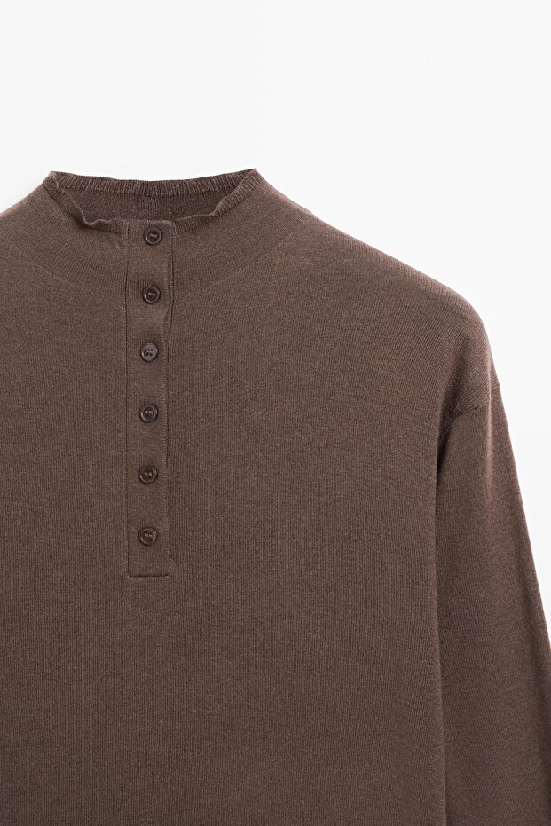 Düğmeli dik yaka triko kazak - 6