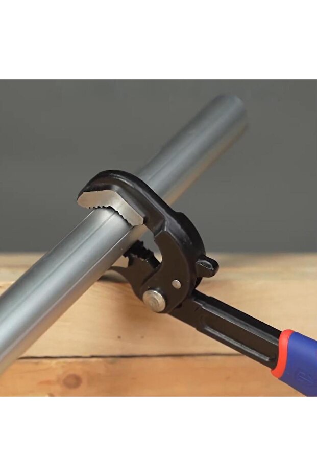 Wp202574 2 Piece Self-Locking Multi-Function Professional Pipe Wrench/ Pry Bar Set - 4