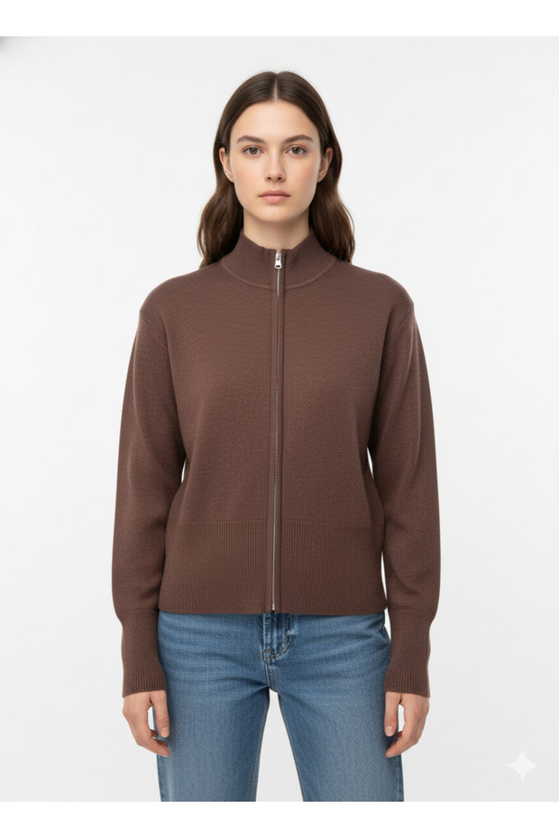 211042 Premium Sweater