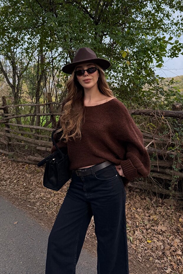 Brown Boat Neck Sweater - 4338
