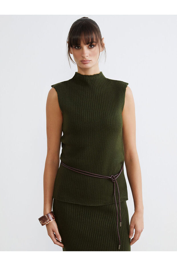 Esvab • Modern & Distinctive Half Fisherman Roba Collar Women's Knitwear Sleeveless Sweater