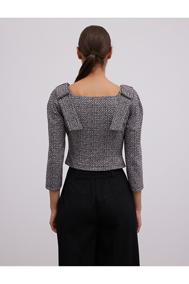 بلوزة منقوشة بتفاصيل فيونكة - 4