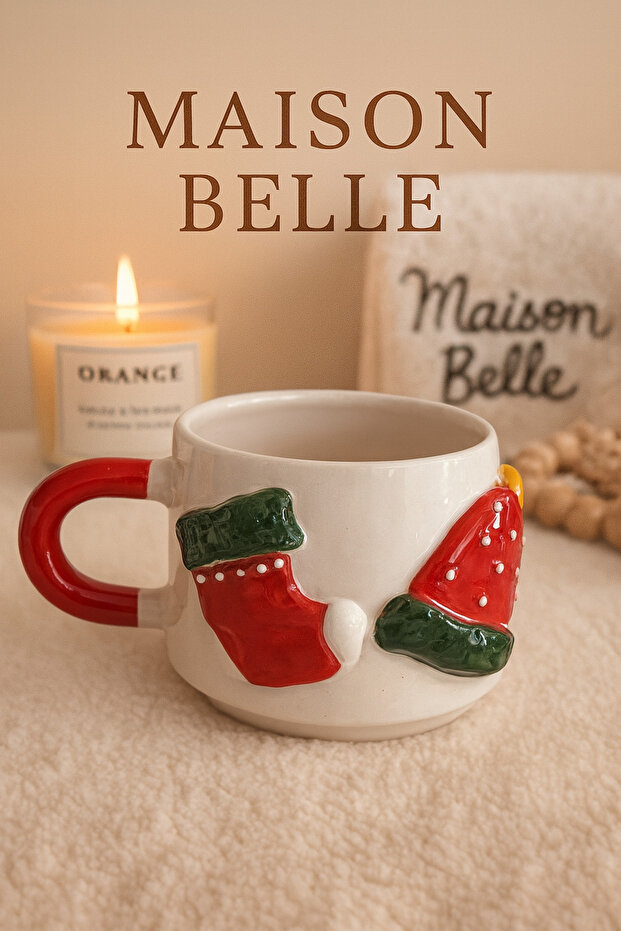 كوب سيراميك من Maison Belle بتصميم عيد الميلاد – تصميم الجوارب والقبعة