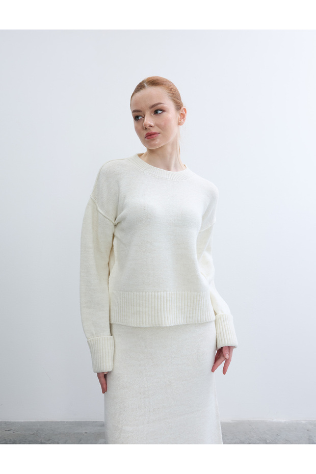 Crew Neck Basic Sweater - 4