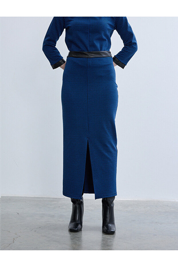 تنورة ميدي من الجلد المنقوشة من كازاياجي بقطع قماش مخيطة معاً - 5