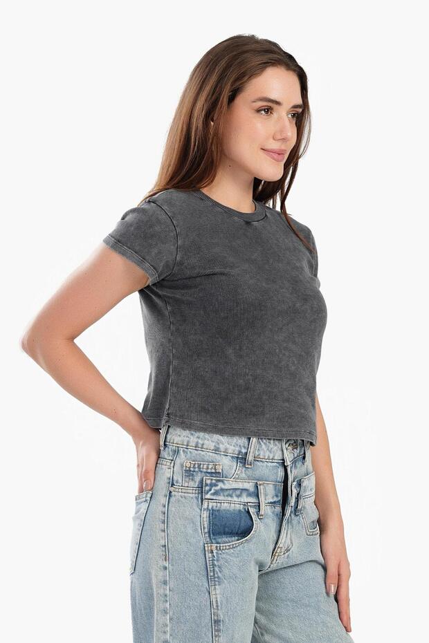short-sleeved blouse