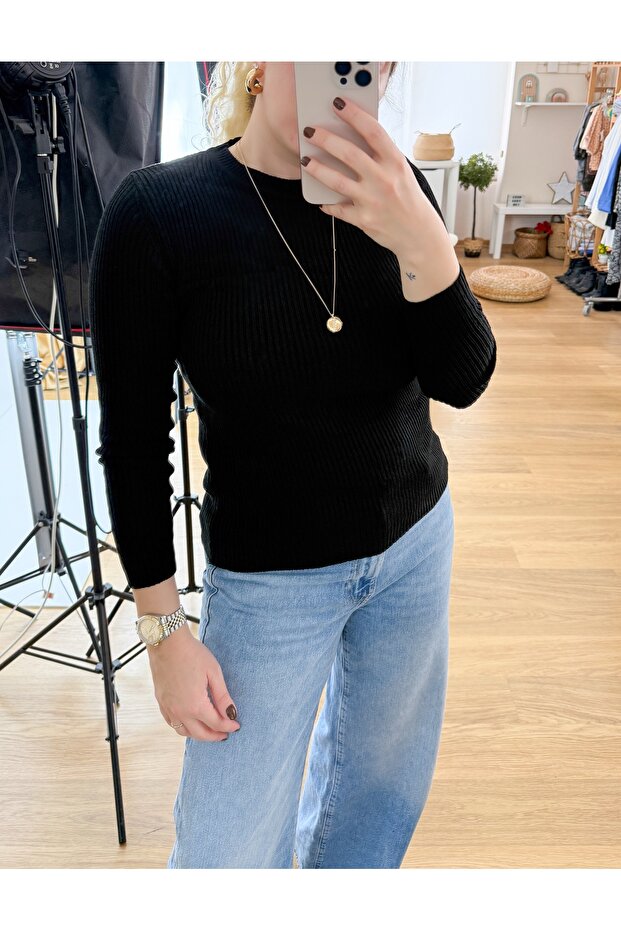 Black crew neck basic sweater - 1