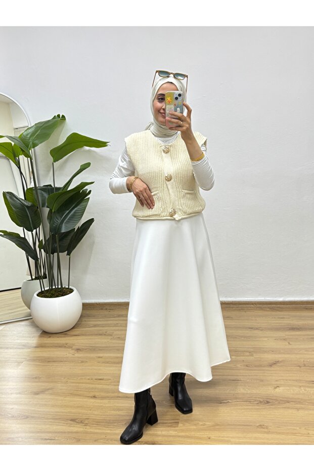 Gold Düğmeli Çift Cepli Triko Yelek - 2