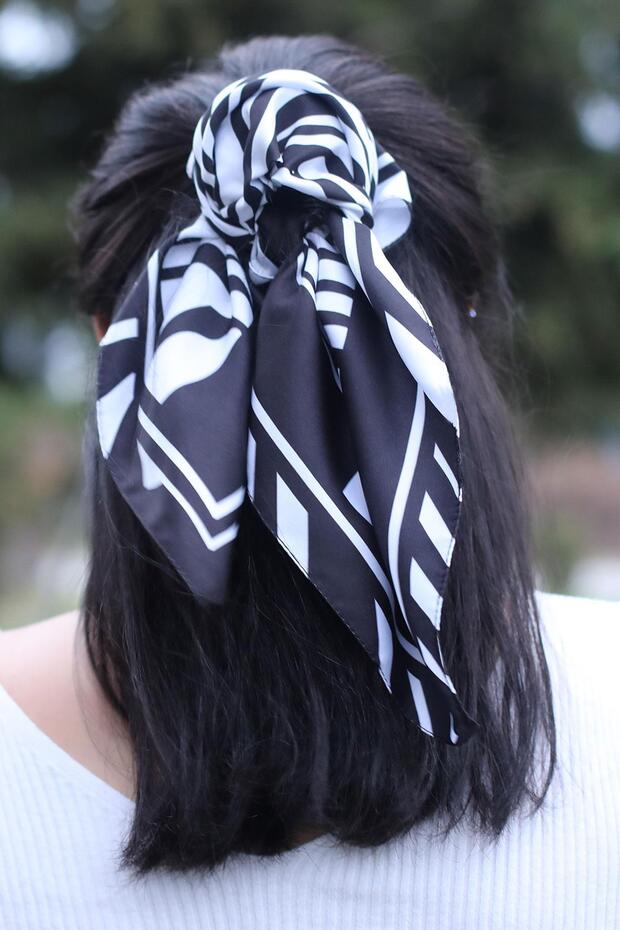 وشاح منقوش باللونين الأسود والأبيض - 2