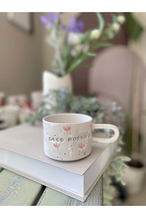 كوب سيراميك مصنوع يدوياً، مكتوب عليه "Good Morning" مع زخارف زهور