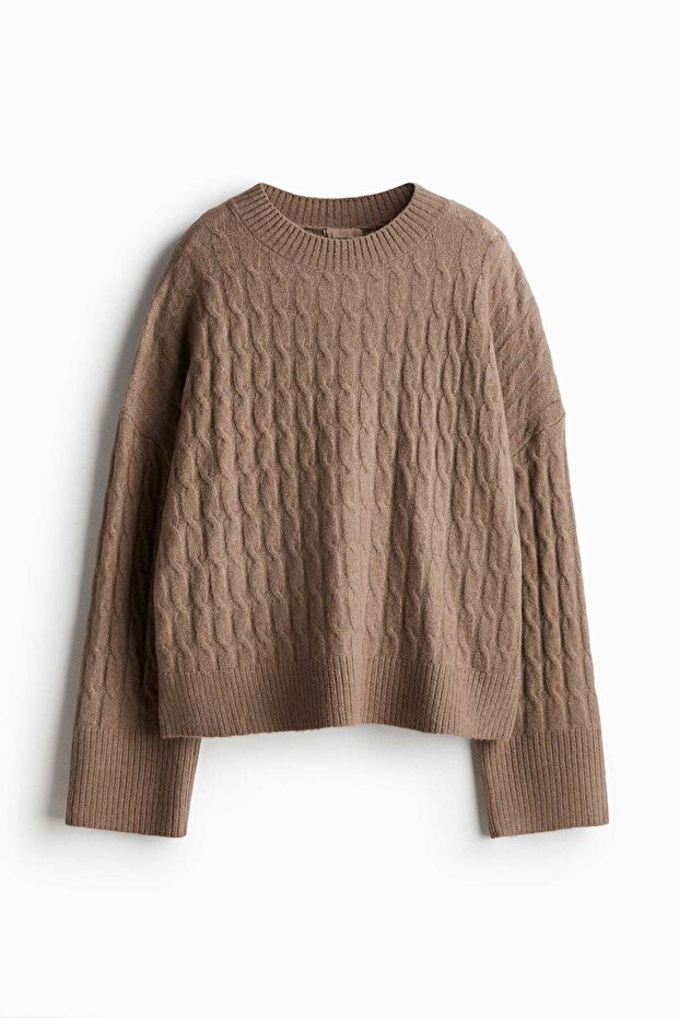 Cable-knit jumper
