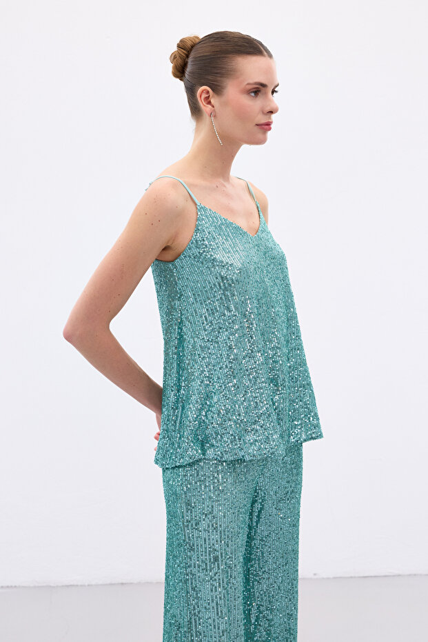 بلوزة بتفاصيل ترتر وحمالات - لون النعناع - 7