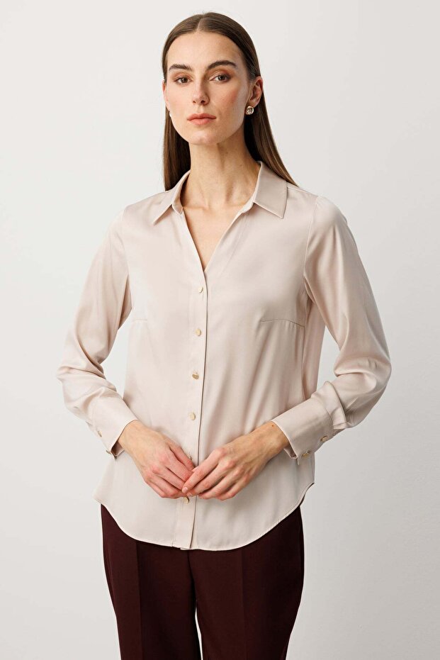 بلوزة من الساتان بأزرار - 1