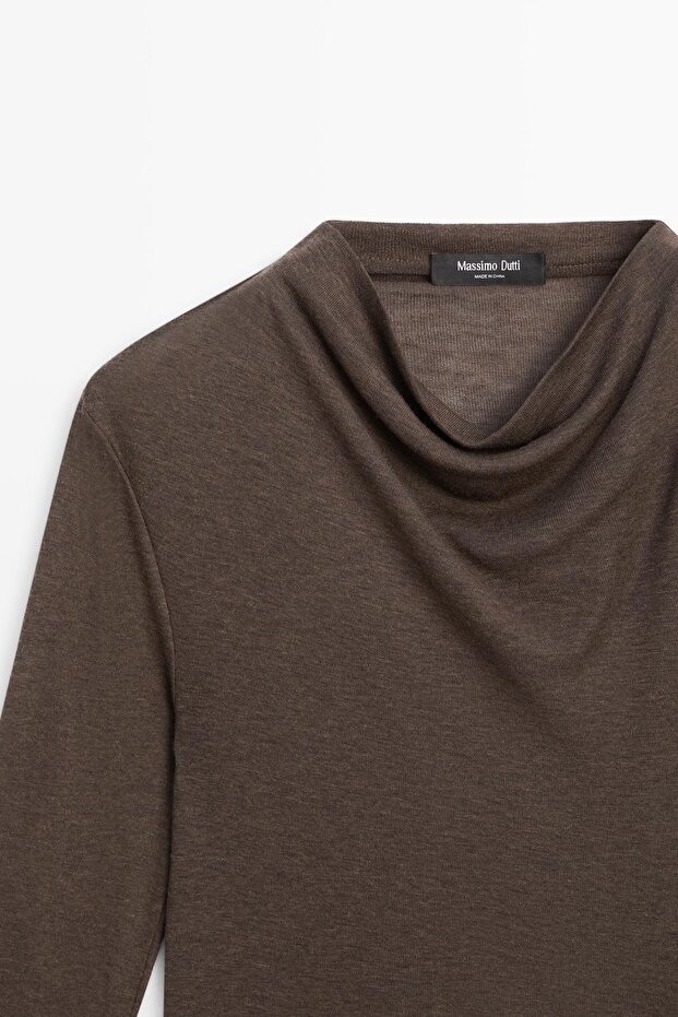 Dik yaka tişört - 6