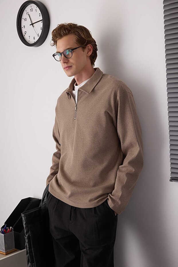 Kamienna koszulka polo oversize z prostym kołnierzem Koszulka polo/bluza TMNAW26PO00000 - 1