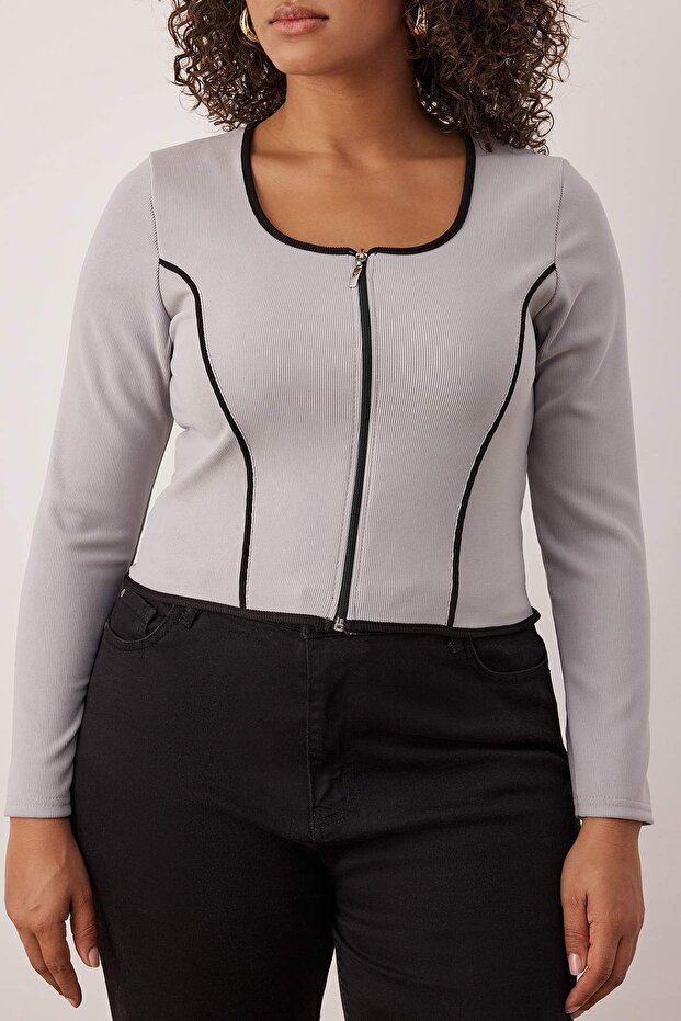 Teen Gri Kontrast Biye Detaylı Fitted/Vücuda Oturan Fermuarlı Yaka Esnek Örme Bluz TBBAW26AF00041 - 3