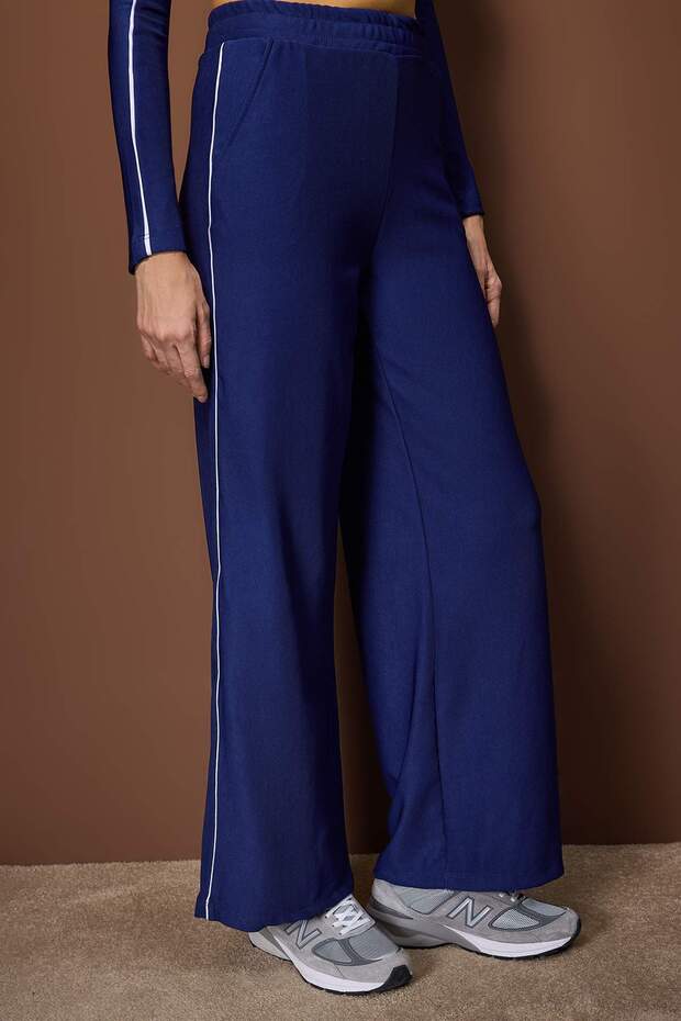 Lacivert Ekru Biyeli Fitted Straight/Düz Paça Örme Eşofman Takımı TWOAW26EM00019 - 4