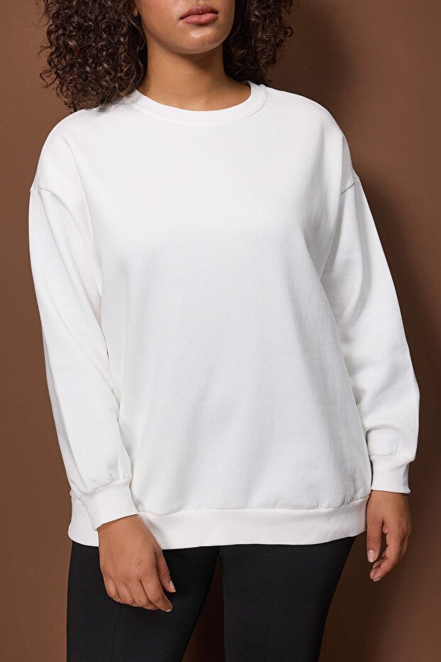 Beyaz Oversize/Bol Kesim Basic Bisiklet Yaka Kalın/İçi polarlı Örme Sweatshirt TBBAW25AO00008 - 3