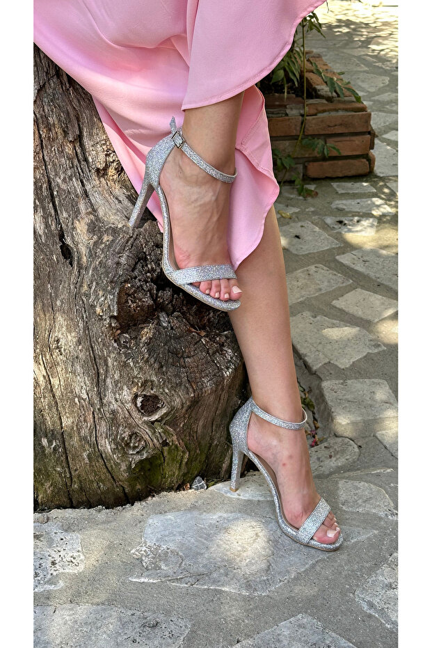 Perla Glittery Detachable Buckle Detailed Heeled Shoes