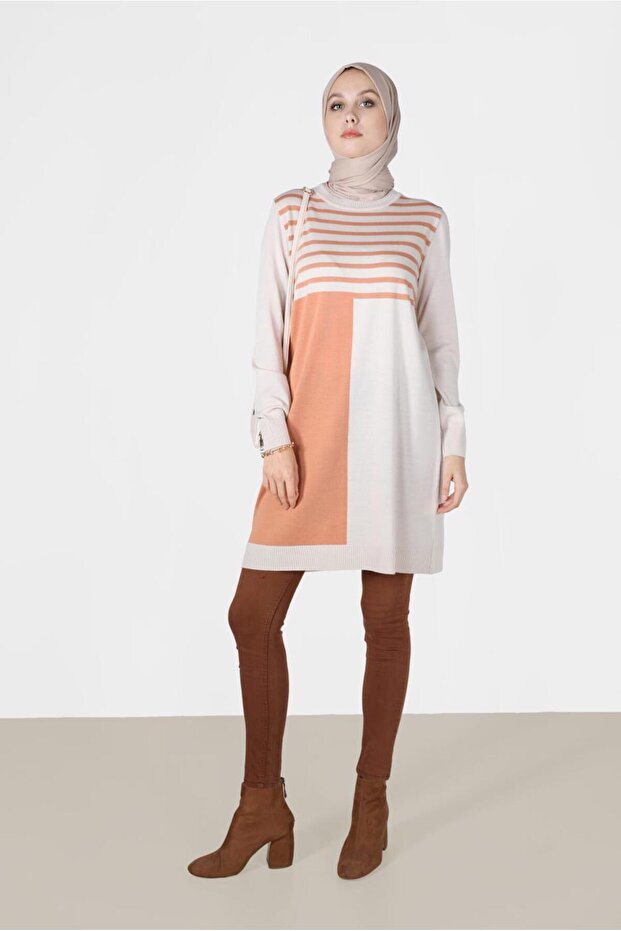 Two-Color Knitted Tunic with Striped Detail 42005 - 3