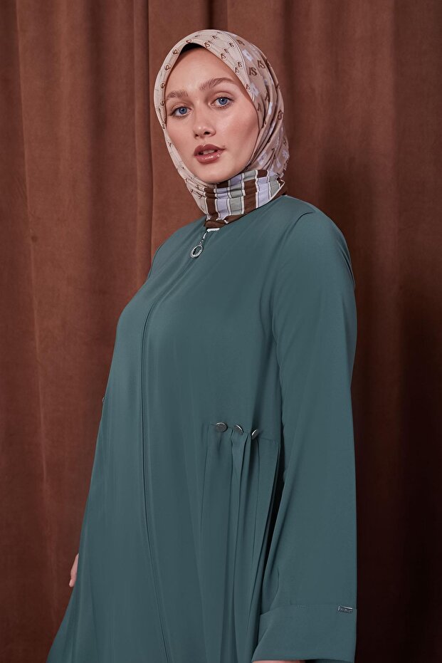 Ferace مع تفاصيل أزرار ذات ثنيات على الجوانب باللون الأخضر - 2