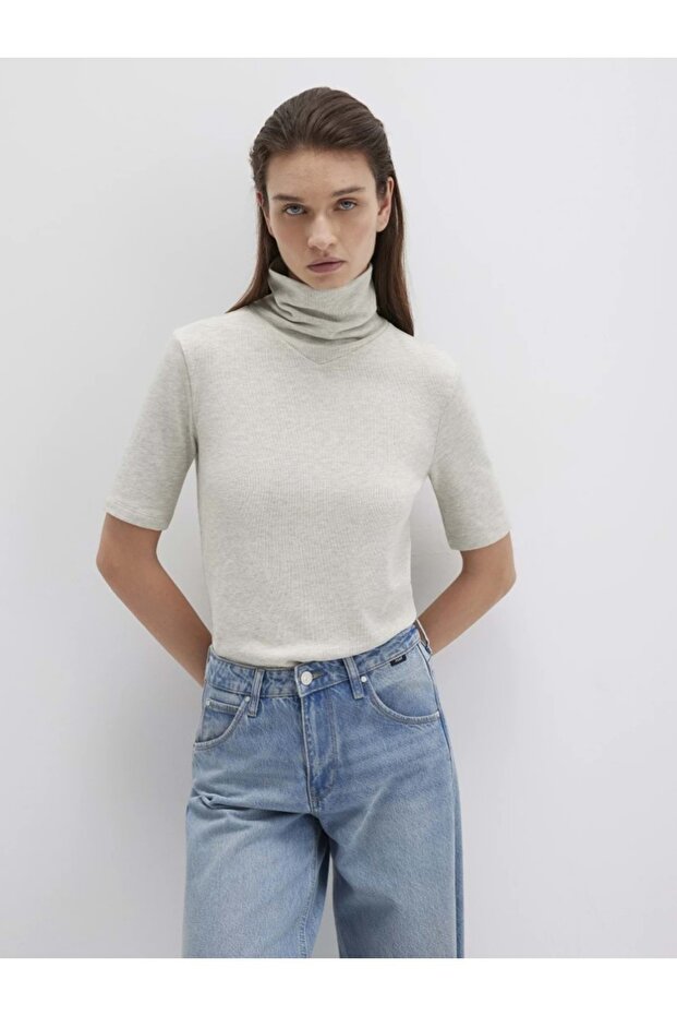 M1613613 Short Sleeve Pullover Turtleneck T-Shirt Women's T-Shirt Beige